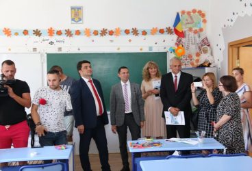 Ministrul Educaţiei, în vizită la şcolile şi liceele prahovene