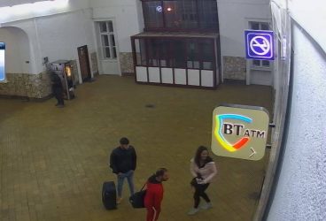 Dacă îi vedeţi, anunţaţi poliţia! UPDATE. Minora a fost găsită împreună cu doi bărbaţi