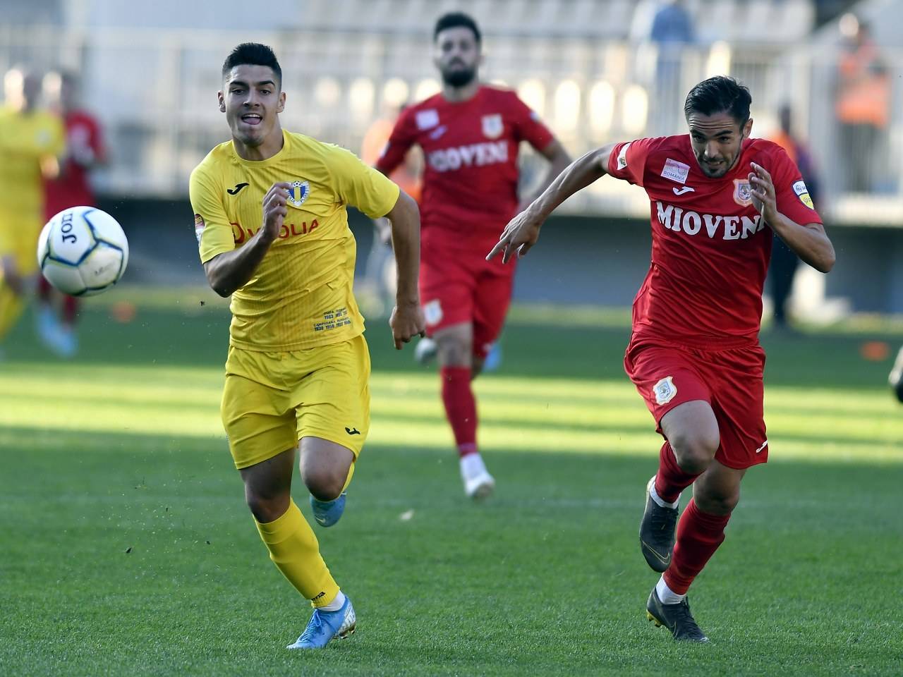 FC Petrolul este clar că vrea să câștige acasă și se și luptă pentru a o face! Dar, oare, mai poate – sau știe – să învingă atunci când numărul suporterilor săi tot scade? FC Petrolul este clar că vrea să câștige acasă și se și luptă pentru a o face! Dar, oare, mai poate – sau știe – să învingă atunci când numărul suporterilor săi tot scade?