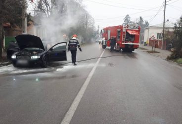 Un autoturism a luat foc în mers, la Mizil