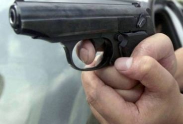 Atac la secţia de votare Drăgăneasa: Poliţist a împuşcat un bărbat dintr-o gaşcă de invdivizi beţi violenţi