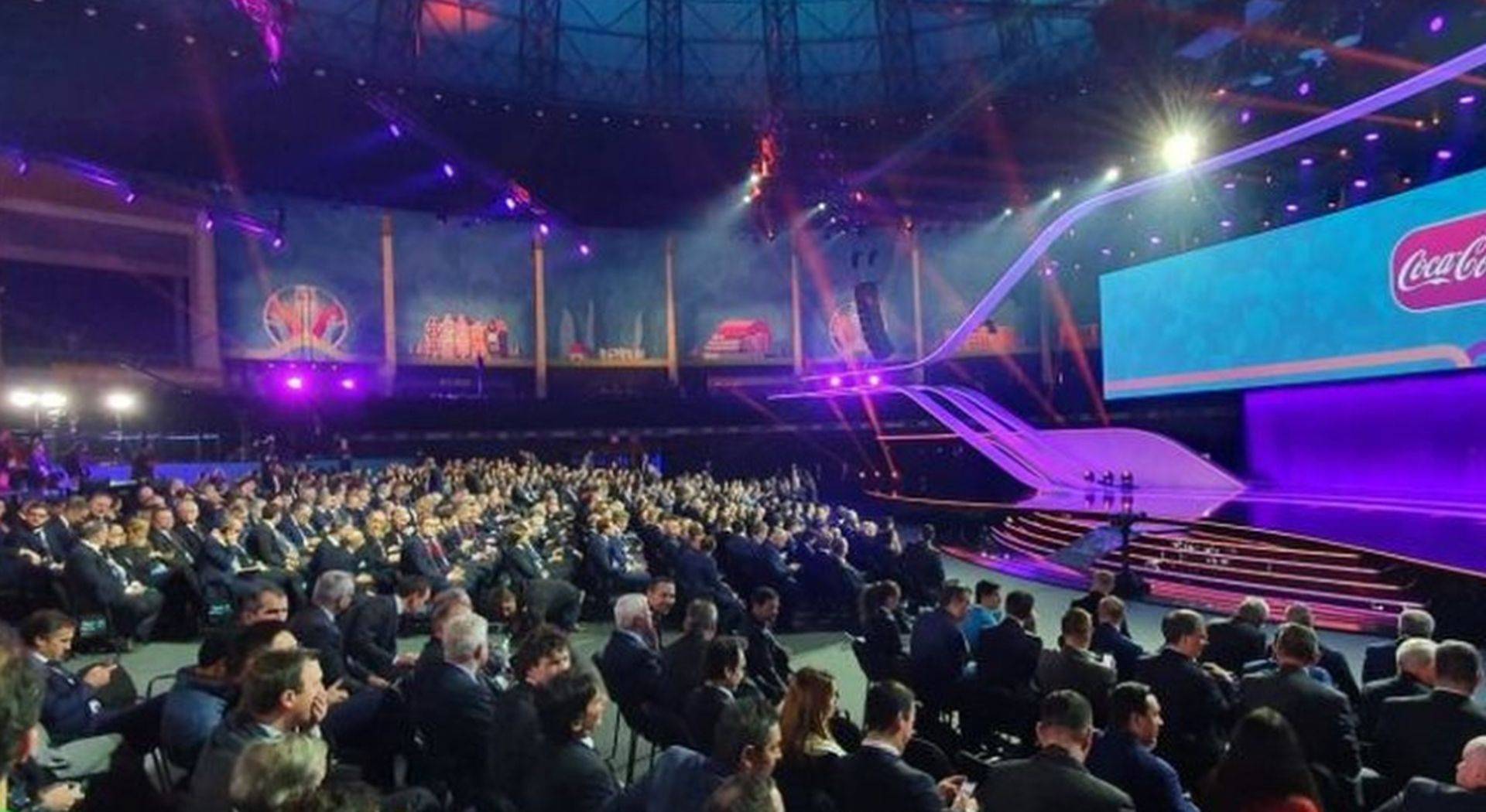 După o tragere la sorți ca… un exercițiu cu o integrală, România ar juca, în grupele EURO 2020, cu Ucraina, Olanda și Austria. Dacă nu se califică, Islanda, Bulgaria sau Ungaria ar pica într-o serie de foc!