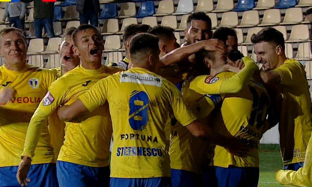 Se poate câștiga și a doua oară, acasă, cu 1-0, având un arbitraj și mai ostil! – numai despre ce se întâmplă la FC Petrolul, echipa de suflet a ploieștenilor și a prahovenilor (episodul 20)