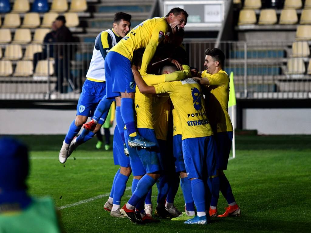 “U” îi ține aproape, la o “posesie” de UTA, pe “lupi”! – numai despre ce se întâmplă la FC Petrolul, echipa de suflet a ploieștenilor și a prahovenilor (episodul 21)