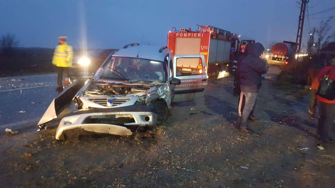 Accident cu descarcerare şi victime la Brătăşanca Accident cu descarcerare şi victime la Brătăşanca