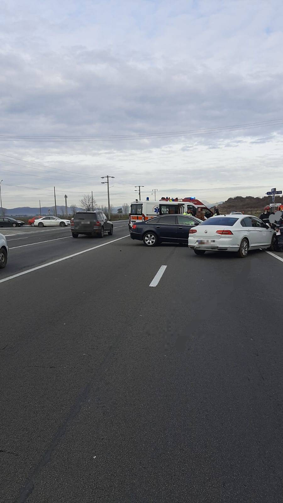 3 maşini au intrat în coliziune în “intersecţia morţii” 3 maşini au intrat în coliziune în “intersecţia morţii”
