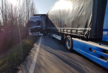 Două tiruri s-au ciocnit pe Centura ocolitoare a Ploieştiului