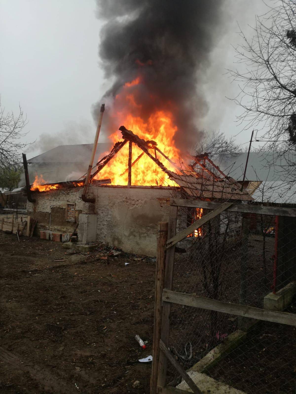 Incendiu, astăzi, la Gherghiţa Incendiu, astăzi, la Gherghiţa