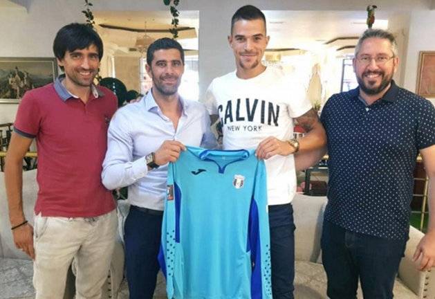 Un zvon… 99,99% realitate: mai vine un străin la trupa “lupilor” – numai despre ce se întâmplă la FC Petrolul, echipa de suflet a ploieștenilor și a prahovenilor (episodul 54)