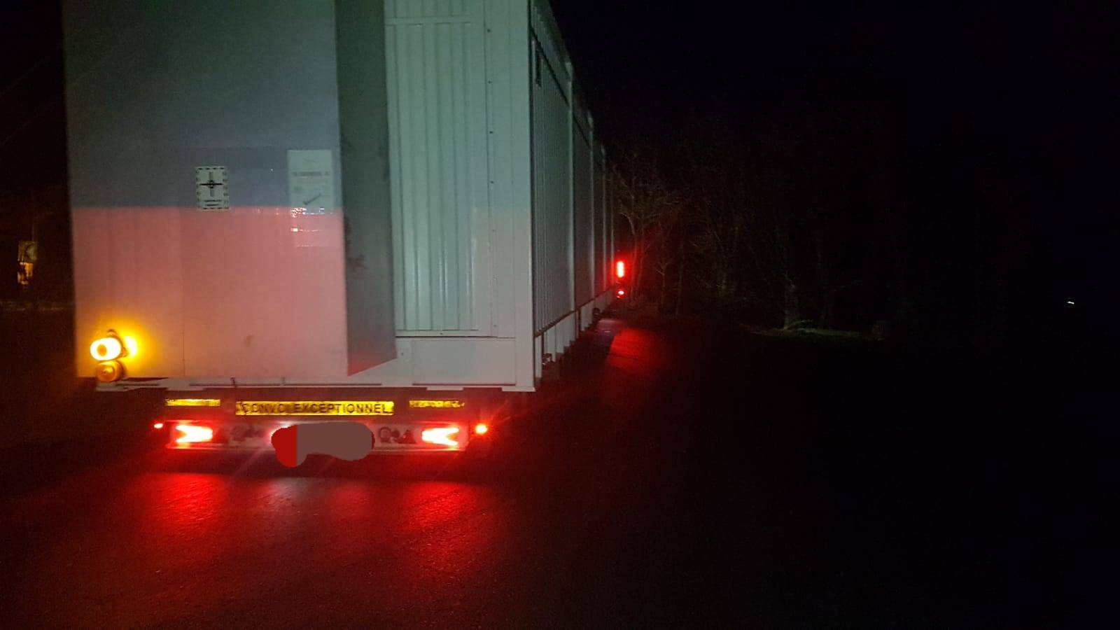 Un transport agabaritic, lung de 32 metri, traversează Prahova. Vezi traseul Un transport agabaritic, lung de 32 metri, traversează Prahova. Vezi traseul