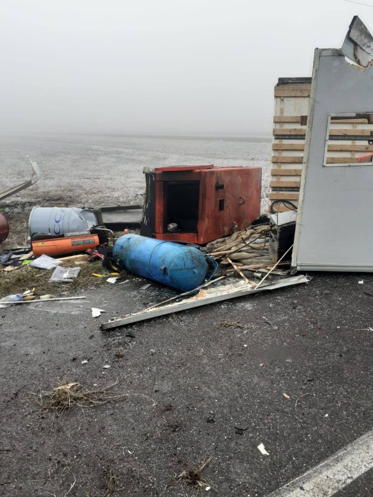 Impact între un microbuz şi două autoturisme, în zona Mizil Impact între un microbuz şi două autoturisme, în zona Mizil