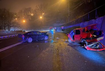 Accident la Sinaia, cu două maşini pulverizate, în miez de noapte
