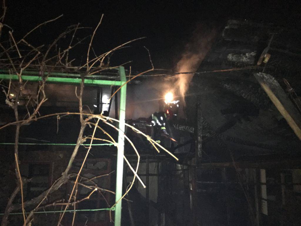 ISU Prahova şi Dâmboviţa au acţionat împreună pentru stingerea unui incendiu ISU Prahova şi Dâmboviţa au acţionat împreună pentru stingerea unui incendiu