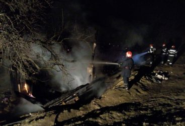 4 ore de luptă cu flăcările, la Şotrile