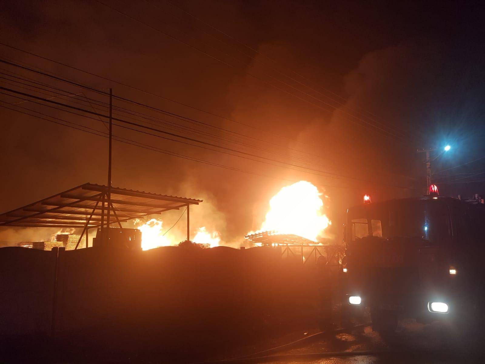 Iad la saltele! Se face scrum fabrica Saltconfort din Urlaţi (imagini) Iad la saltele! Se face scrum fabrica Saltconfort din Urlaţi (imagini)