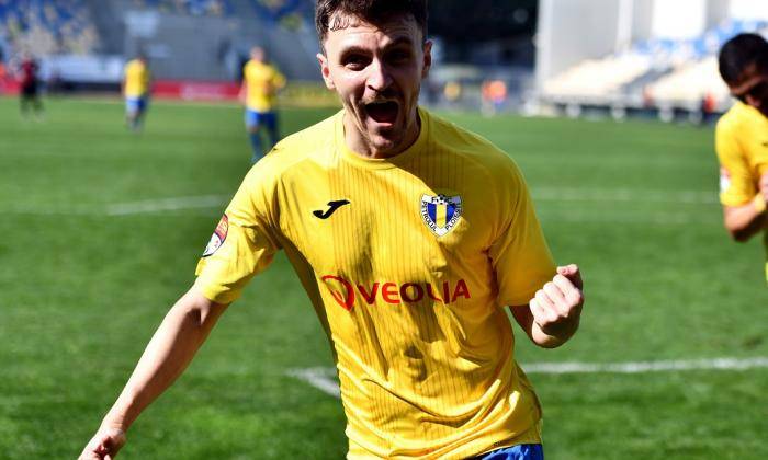 Deși se specula că ar fi fost scos în ultimul moment de pe lista disponibilizaților, Bogdan Gavrilă s-a despărțit pentru a doua oară de-un Petrolul!  Astăzi, a reziliat contractul cu clubul găzarilor