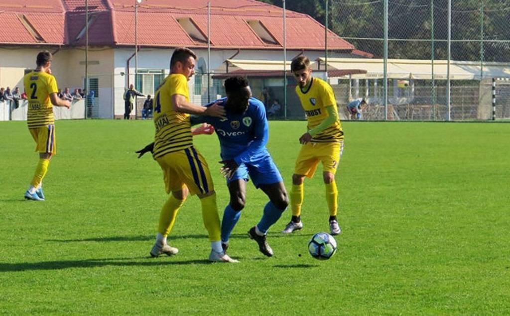 Guy Gnabouyou a dat Liga 2 din România pe primul eșalon din Malayezia. Francezul este unul dintre cei trei străini dintr-un lot care valorează aproape 2 milioane de euro Guy Gnabouyou a dat Liga 2 din România pe primul eșalon din Malayezia. Francezul este unul dintre cei trei străini dintr-un lot care valorează aproape 2 milioane de euro