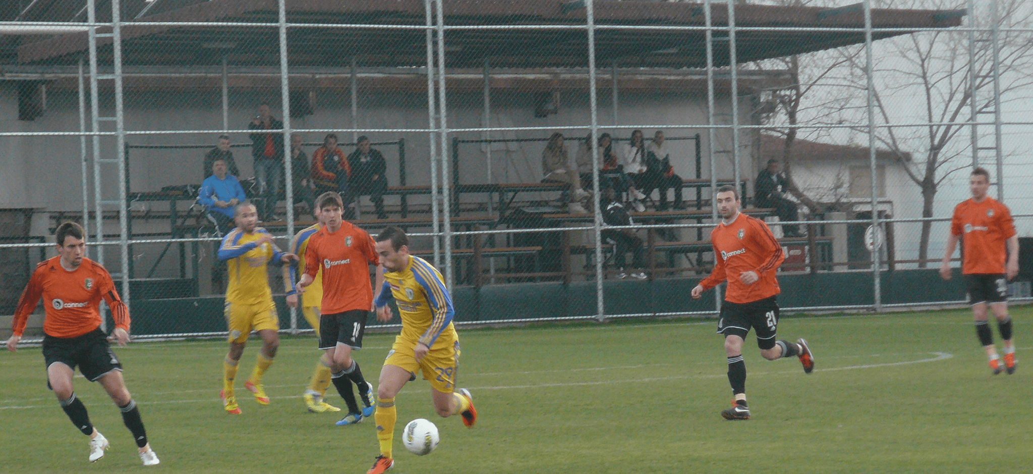 Ultimul fotbalist care a semnat un contract cu găzarii a fost adversar al… SC FC Petrolul și în 2012, și în 2013! Internaționalul albanez Armando Vajushi juca pe-atunci la Litex Loveci