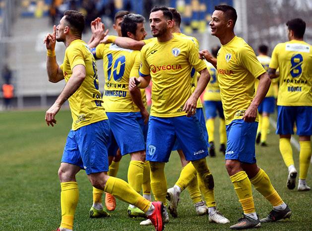 Pe www.fcpetrolul.ro, atacantul trupei “lupilor”, Ștefan Blănaru, explică semnificația gestului său de după golul de 2-0 din meciul cu Dunărea Călărași!