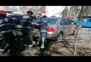 O femeie rănită şi pagube materiale provocate în Ploieşti de vijelie