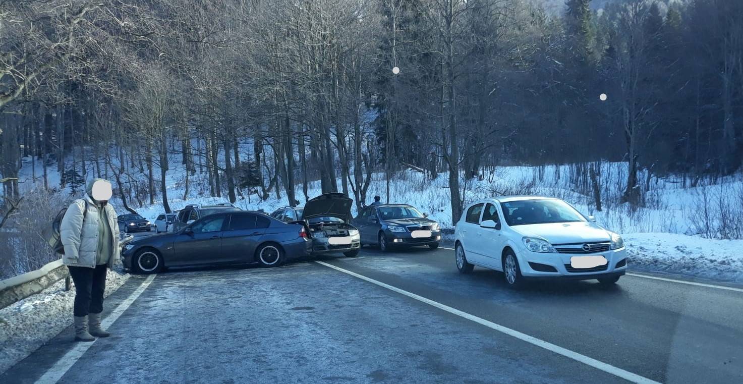 Minor, intrat în spital dintr-un accident rutier la Azuga