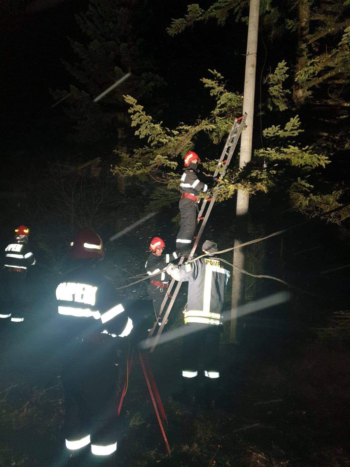 Peste 400 de gospodării din Valea Doftanei au rămas fără curent electric Peste 400 de gospodării din Valea Doftanei au rămas fără curent electric