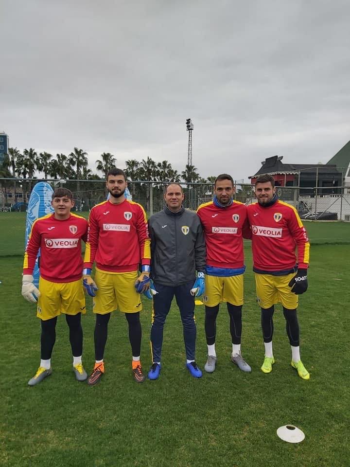 Un puști român venit din Scoția, ținut “la secret” în cantonamentul Petrolului de la Side! Mihai Ștețca a antrenat patru portari în Turcia, dar au apărat în meciurile amicale numai cei trei din turul campionatului!