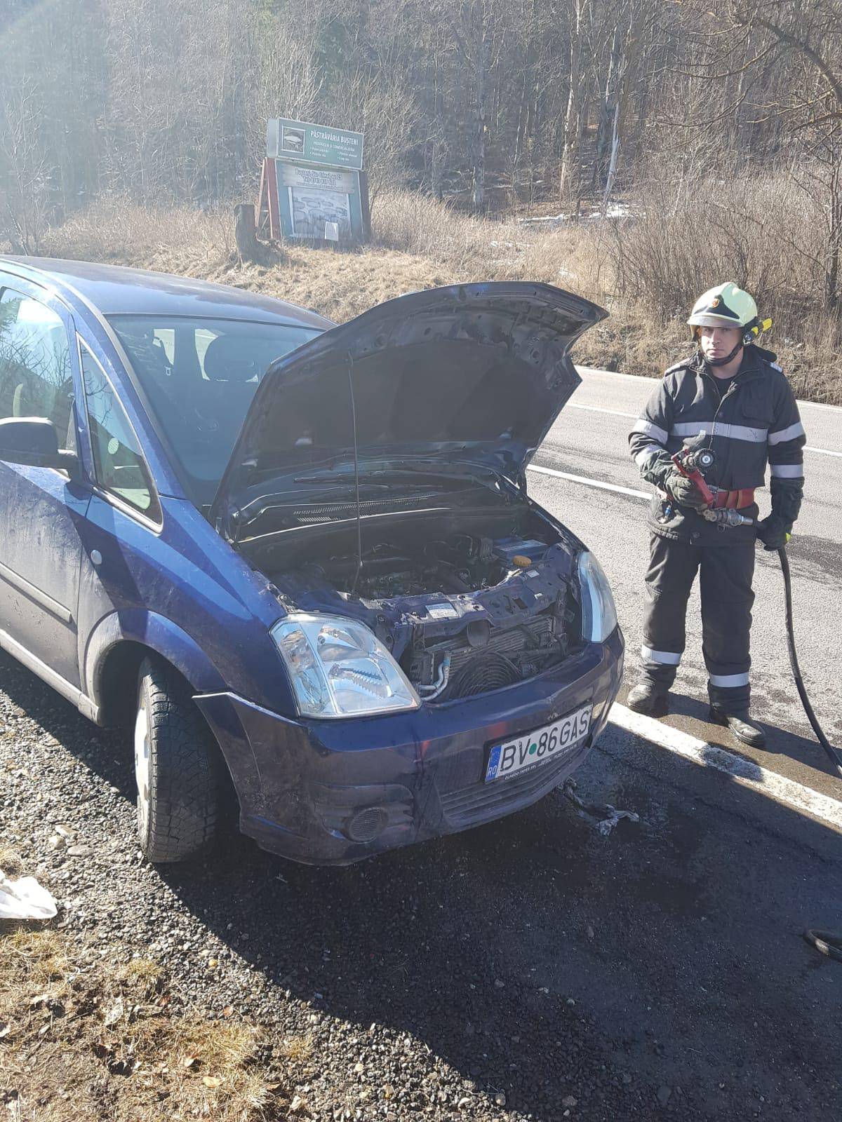 Un autoturism a luat foc în trafic la Sinaia Un autoturism a luat foc în trafic la Sinaia