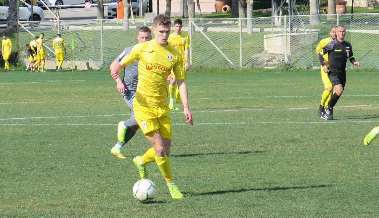 După un meci care părea ca și câștigat, a venit și prima remiză din cantonamentele de iarnă ale Petrolului. Trupa “lupilor” are un golgheter sui-generis: Gabi Deac!