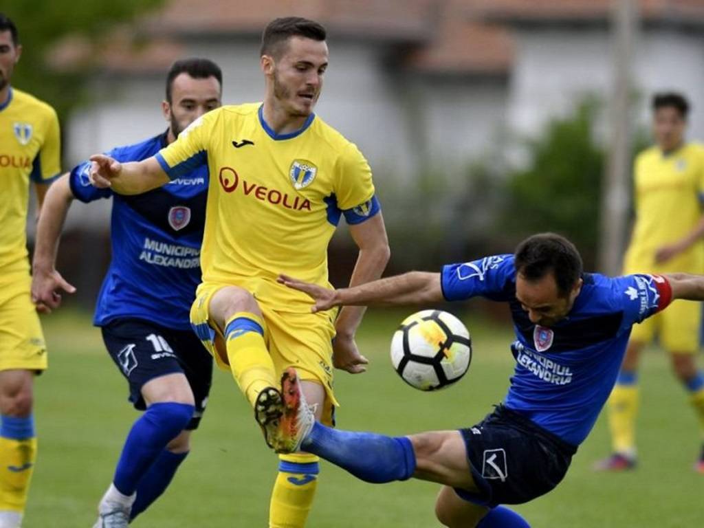 A fi venit, odată, la un Petrolul aflat în Liga a III-a nu a însemnat pentru Marius Chindriș vreun pas înapoi. Seriozitatea unui fotbalist crede că trebuie să fie mereu unica unitate de măsură!