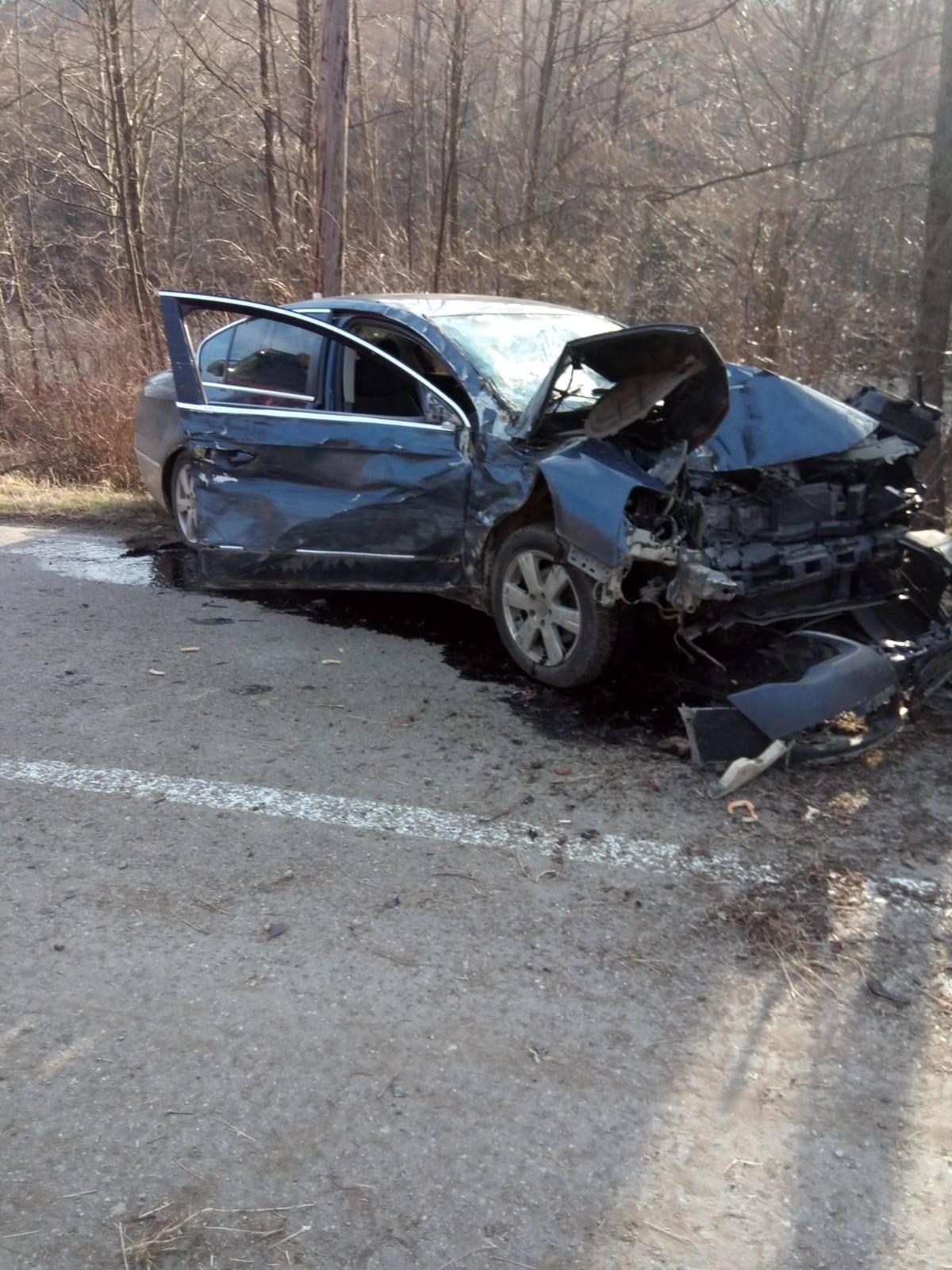 Accident cu maşini răsturnate şi răniţi minori sau transportaţi cu elicopterul, la Ceraşu Accident cu maşini răsturnate şi răniţi minori sau transportaţi cu elicopterul, la Ceraşu