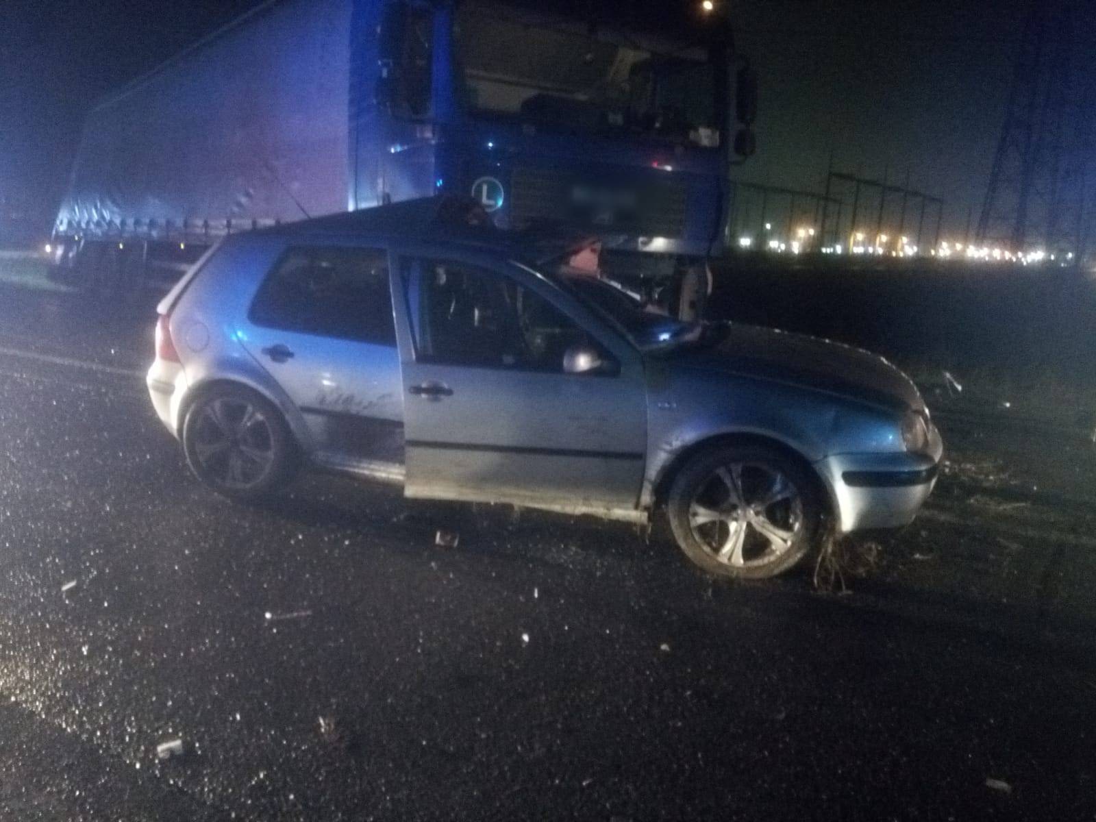 Accident, astă noapte, la Zalhanaua: TIR cu bere şi un autoturism Accident, astă noapte, la Zalhanaua: TIR cu bere şi un autoturism