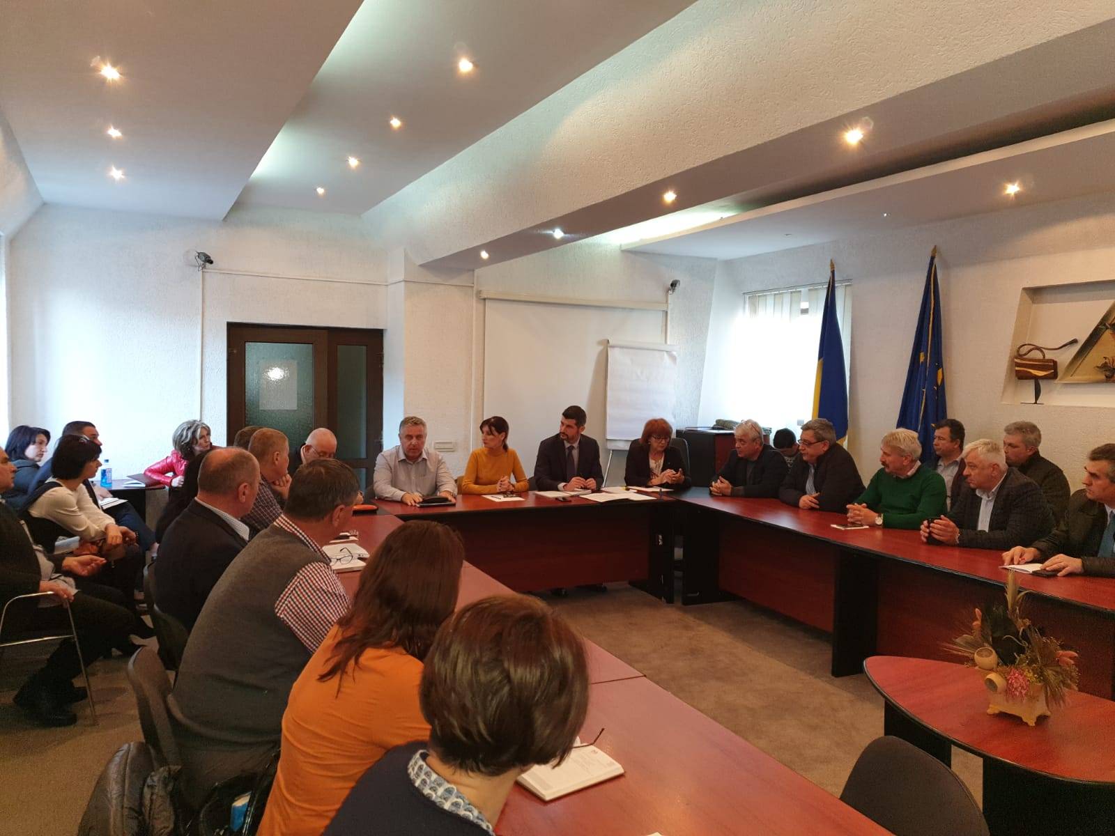 Toţi primarii, chemaţi la Prefectura Prahova pe tema coronavirusului Toţi primarii, chemaţi la Prefectura Prahova pe tema coronavirusului