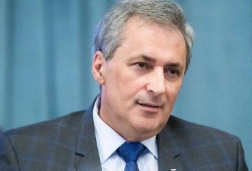 Se închid restaurantele şi baruruile, se interzic slujbele religioase în grup