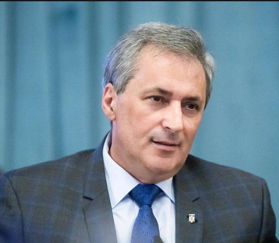 Se închid restaurantele şi baruruile, se interzic slujbele religioase în grup