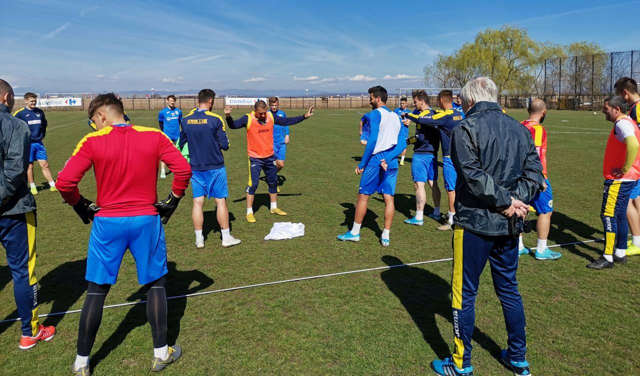 De pe 18 până pe 23 martie a fost decalată reluarea antrenamentelor lui Laurențiu Marinescu și ale coechipierilor săi! Și după, pentru când? Nici… Mafalda nu cred că “știe”, la această oră, data reînceperii campionatului Ligii a II-a de fotbal! De pe 18 până pe 23 martie a fost decalată reluarea antrenamentelor lui Laurențiu Marinescu și ale coechipierilor săi! Și după, pentru când? Nici… Mafalda nu cred că “știe”, la această oră, data reînceperii campionatului Ligii a II-a de fotbal!