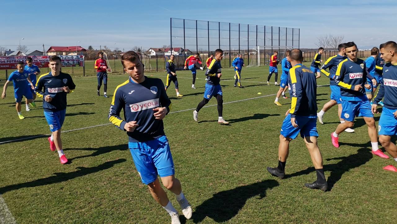 Veste tristă, dar de așteptat, pentru suporterii Petrolului: antrenamentele nu se vor relua, mai mult ca sigur, nici luni, 23 martie 2020. Coronavirusul se “opune” în continuare, din răsputeri, fotbalului, dar nu numai! Veste tristă, dar de așteptat, pentru suporterii Petrolului: antrenamentele nu se vor relua, mai mult ca sigur, nici luni, 23 martie 2020. Coronavirusul se “opune” în continuare, din răsputeri, fotbalului, dar nu numai!