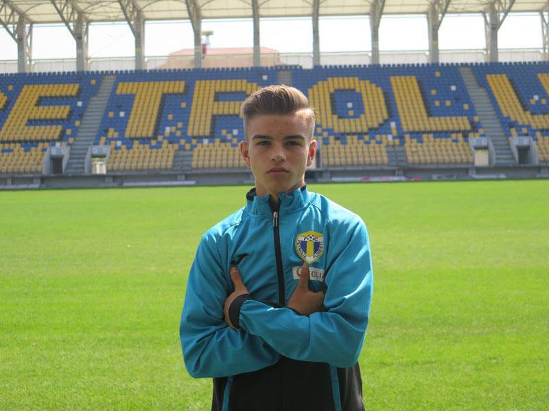 Continuă să fie FC Petrolul pepinieră pentru FCSB? După atacantul Robert Tudor, mijlocașul central „ U 17”  Antonio Dănilă a semnat și el un contract cu clubul lui Gigi Becali!