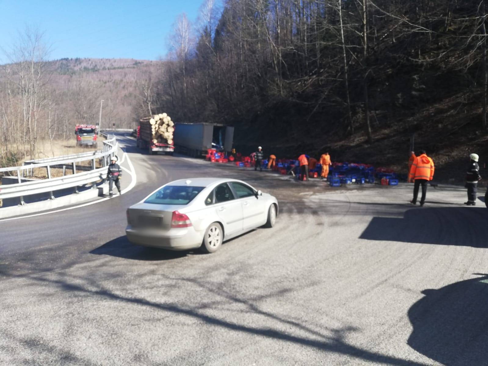 Astăzi a curs berea gârlă pe DN1A, la Măneciu Astăzi a curs berea gârlă pe DN1A, la Măneciu