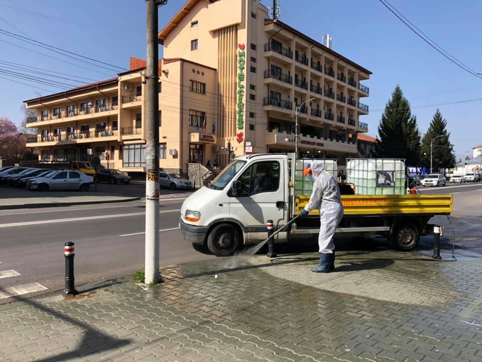 Vălenii de Munte, nu trimiteţi cu dezinfecţia şi pe la Ploieşti? Vălenii de Munte, nu trimiteţi cu dezinfecţia şi pe la Ploieşti?