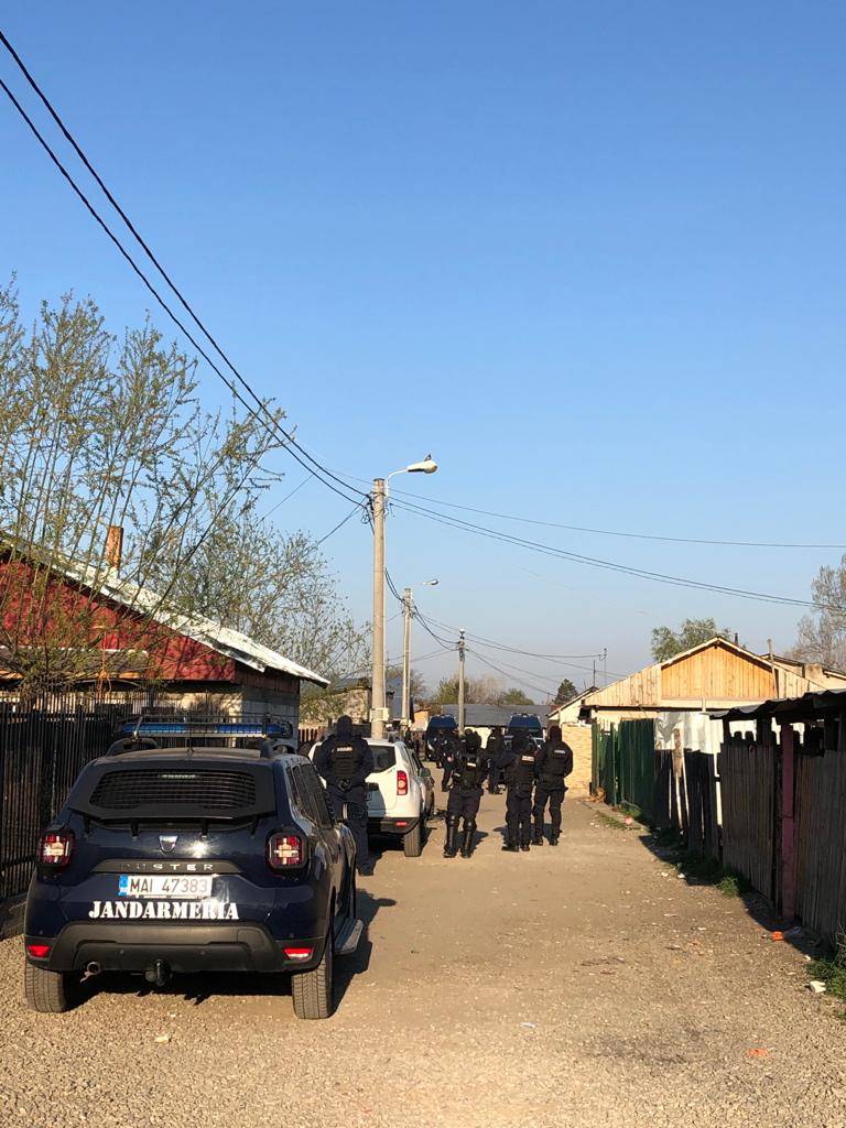 Acţiune extinsă a forţelor de ordine în cartierele Mimiu şi Bereasca Acţiune extinsă a forţelor de ordine în cartierele Mimiu şi Bereasca