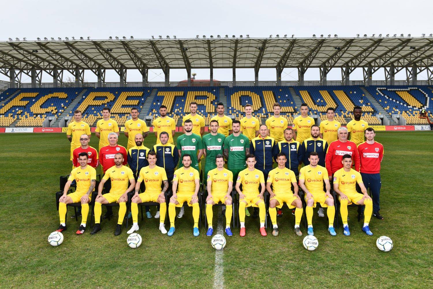 FC Petrolul – prima echipa din Liga a II-a care a optat pentru reducerea cu 50% a salariilor, iar toți fotbaliștii au acceptat decizia. La alte cluburi, cine s-a opus a fost trimis în șomaj tehnic. Cazul lui Pîrvulescu de la “U”!