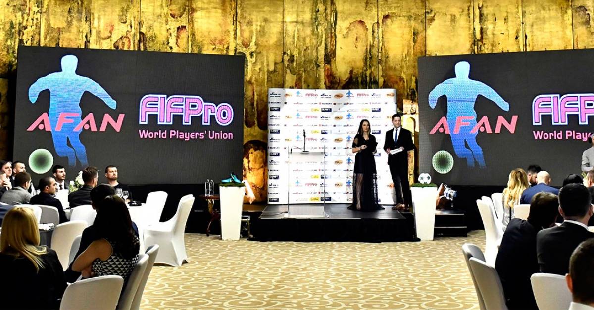 Tot mai multe divizionare secunde optează pentru suspendarea contractelor jucătorilor în favoarea ajutorului de la guvern. Sindicatul fotbaliștilor își manifestă nemulțumirea pentru acest mod de a acționa! Tot mai multe divizionare secunde optează pentru suspendarea contractelor jucătorilor în favoarea ajutorului de la guvern. Sindicatul fotbaliștilor își manifestă nemulțumirea pentru acest mod de a acționa!