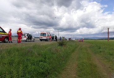 Lovit de maşină pe când făcea o pană