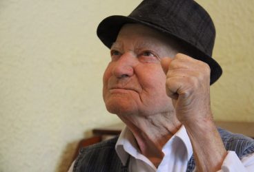 ION MÎZGOI (101 ANI), DIN BĂTRÂNI, SUPRAVIEȚUITOR AL CELUI DE-AL DOILEA RĂZBOI MONDIAL, SĂRBĂTORIT DE INSTITUȚIA PREFECTULUI
