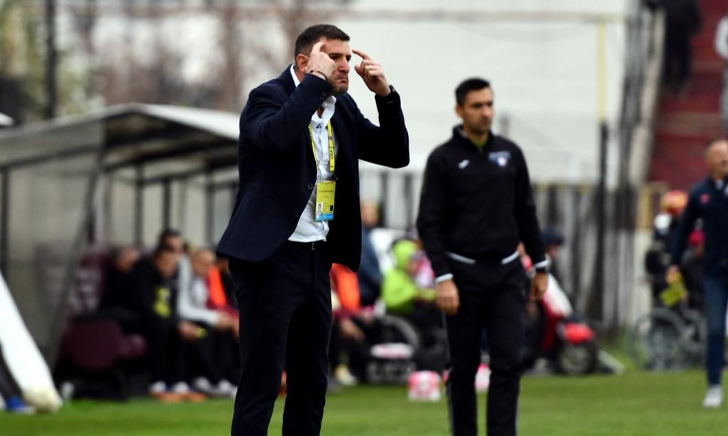 De ce face UTA scandal monstru după decizia FRF de a se organiza play-off cu primele șase clasate din L2, având punctaj înjumătățit?!? Și de ce, oare, să fie “dedicație” pentru Petrolul și Rapid?!?