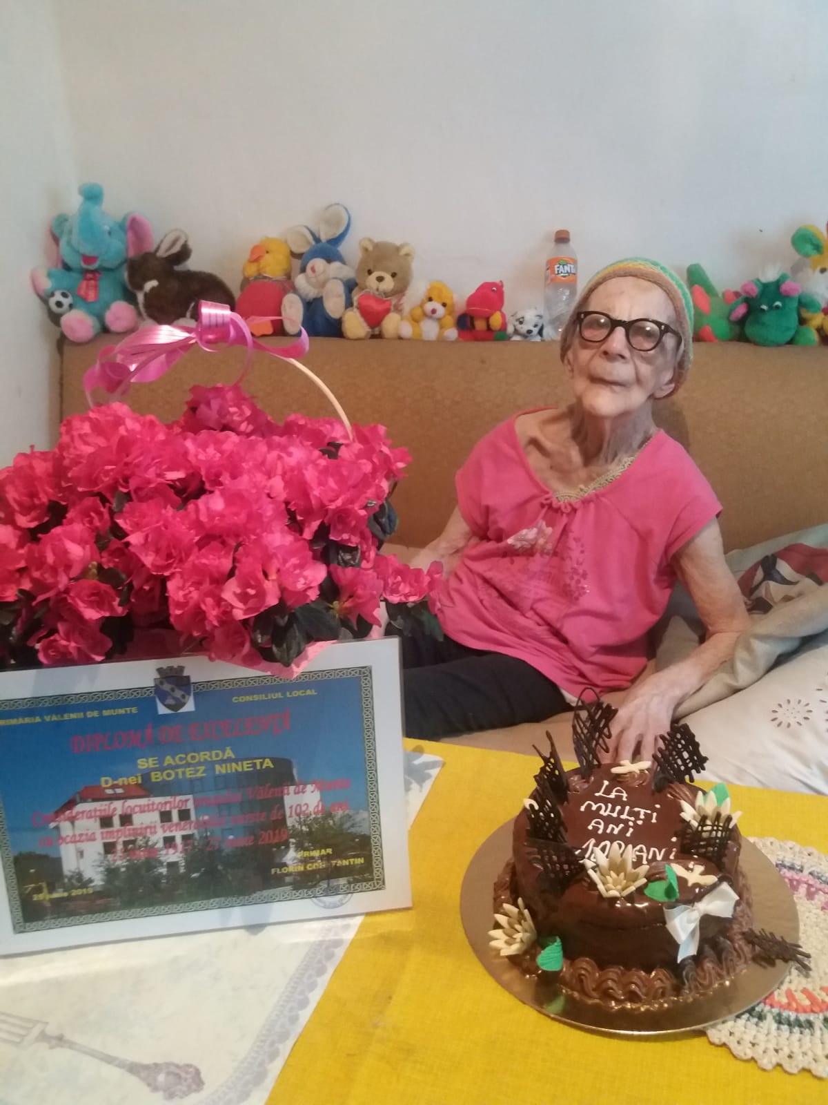 O venerabilă doamnă din Vălenii de Munte, serbată azi la 103 ani de viaţă!