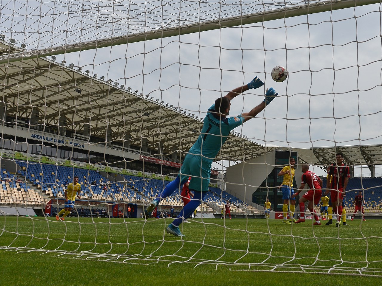 O remiză “albă”, cu ocazii multe, dar pe “nevăzute”, ca-n pandemie! Marinescu versus Budescu fără un învingător în primul meci amical al Petrolului, cel cu Astra!