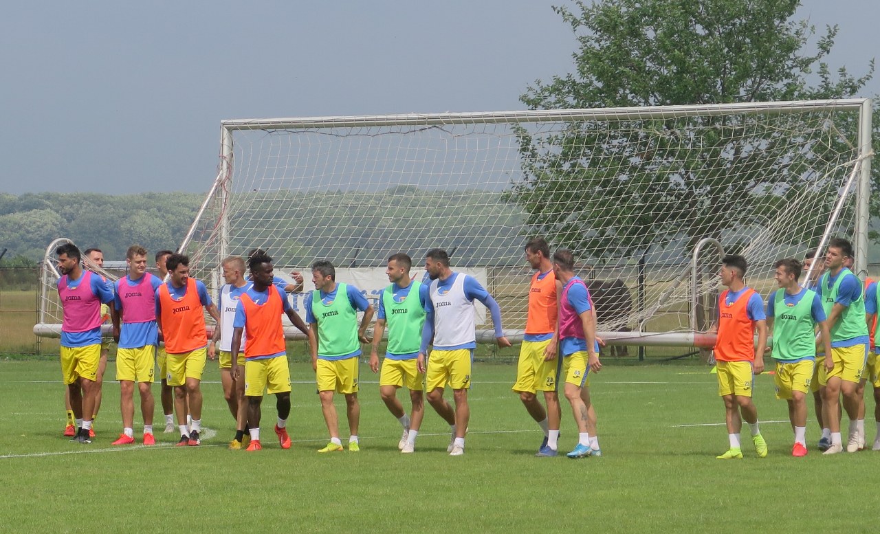 După amicalul cu Astra Giurgiu, “lupii” au revenit la antrenamente, antrenamente, antrenamente… Când la Strejnicu, când la Pleașa, dar e păcat că sunt tot mai dificil de găsit parteneri pentru meciuri amicale!