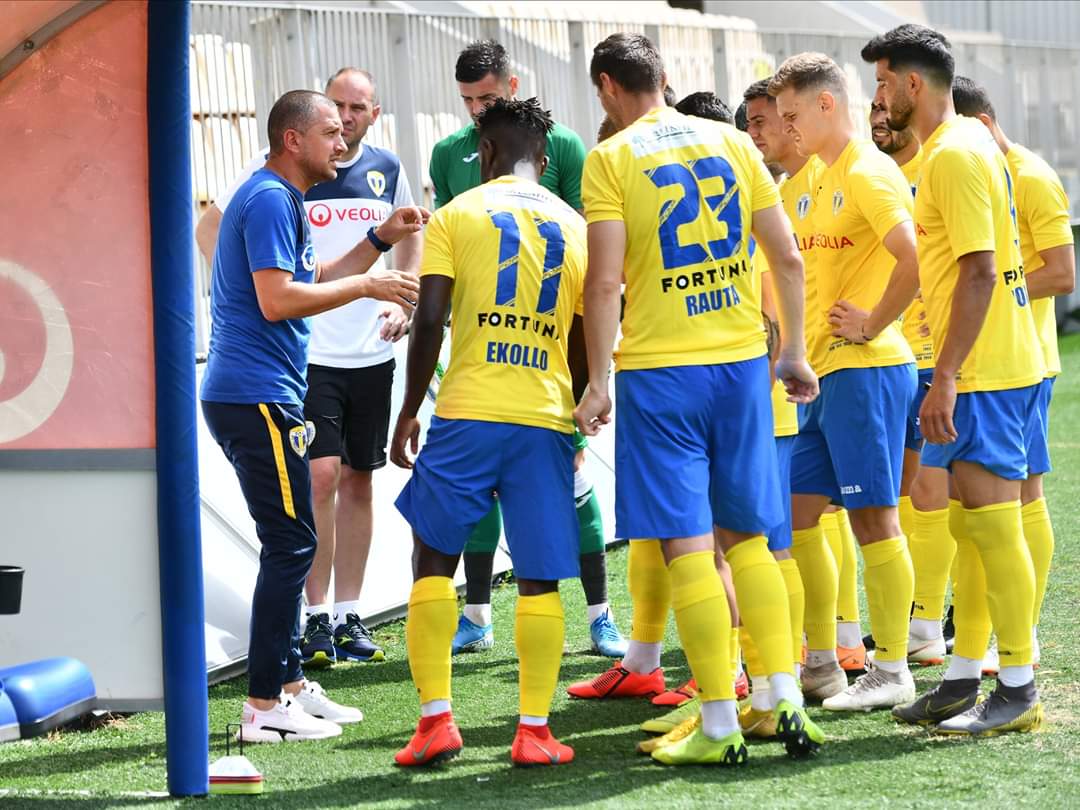 Petrolul începe sâmbătă, 4 iulie 2020, play-off-ul Ligii a II-a de fotbal! Prima etapă va debuta vineri și se va termina tocmai marți, din rațiuni de televizare! Derbiul rundei se joacă tot pe iarbă artificială, la Arad